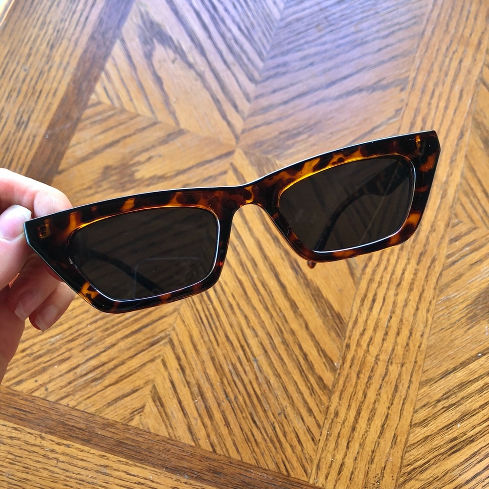 Flat Top Slim Tortoise Cat Eye Sunglasses NWT - Picture 9 of 11